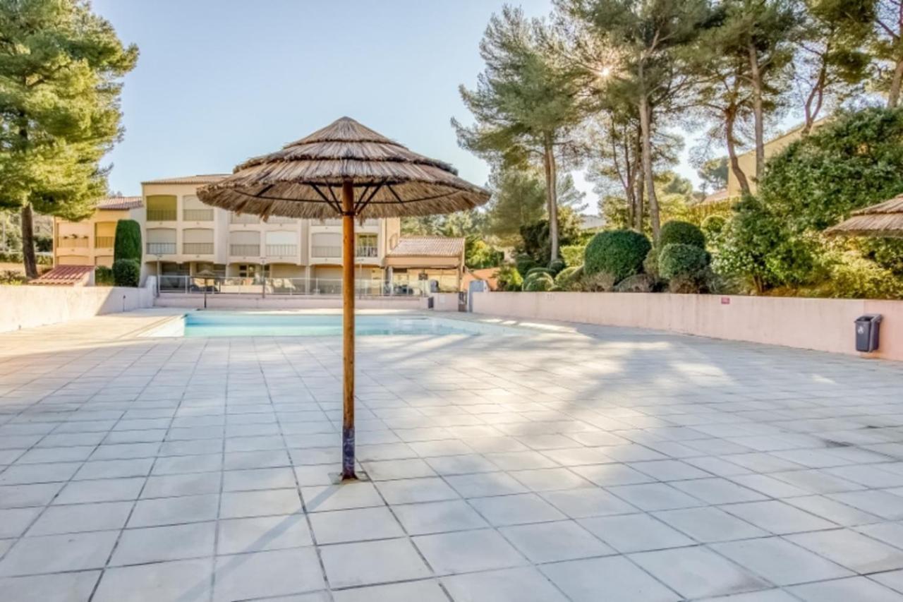 Flat With Swimming Pool Near The Beach Санарі-сюр-Мер Екстер'єр фото